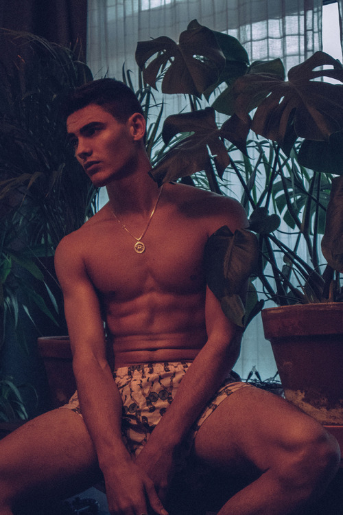 Casparhttps://coitusmagazine.com/caspar-is-back-to-coitus-online/