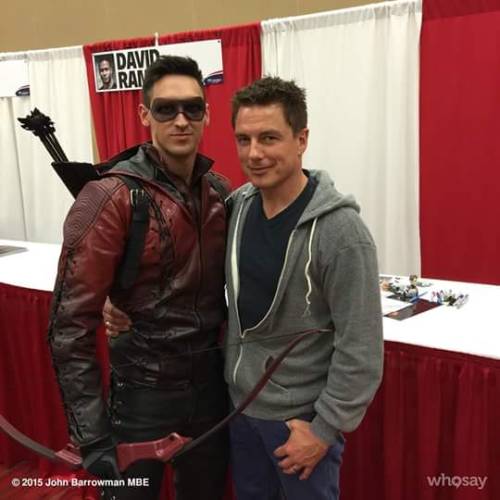 ionsource:  John Barrowman with some cosplaying hotties!