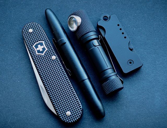 No Monday blues here! .
.
.
.
.
#sakallday #edccommunity #knifecommunity #aloxaholic #swissarmyknife #myvictorinox #knifecollector #sakcollector #slipjoint #edcknife #aloxpox #sakarmy #aloxaholic #multitool #sak #sakaddict #knifeporn #sakfreaks...