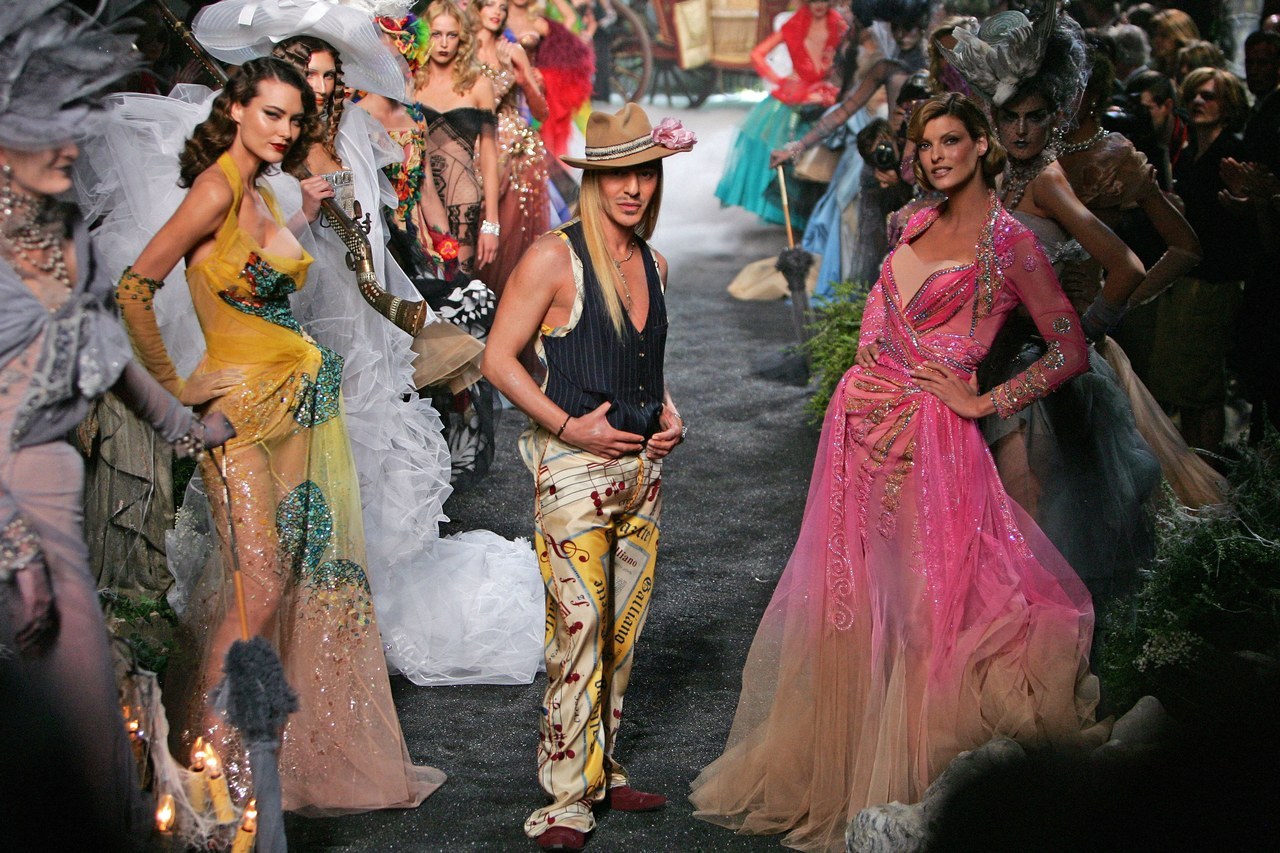 Shalom Harlow, John Galliano & Linda Evangelista at the Christian Dior Haute Couture Fall 2005 show. © Java/ABACA