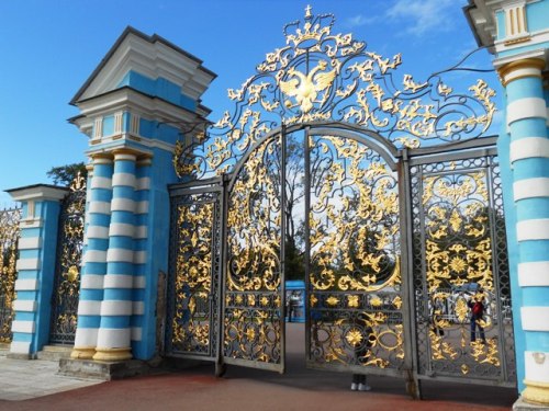 rococo-girls-shrine:  liebe-histoire:  The Catherine Palace is one of the most greatest Rococo style palace in Russia. This palace was named for Catherine I, the wife of Peter the Great. It has a stunning aqua colored facade, decorated with statues, gold