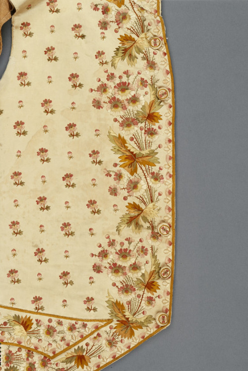 lesmiserablesfashions:Court waistcoat c. 1790-1825 [x]