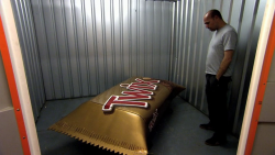 million-town:  upsetapplecart:  blankmuse:  thetoolazytothinkupacoolnameblog:  audivinity:  If I die young, bury me in satin  THERE WAS NOT A GIANT TWIX IN THERE AND I AM DISAPPOINTED  You could be burried with someone else. It’s sort of romantic. 