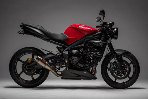 adrosimagedump:  Triumph Street Triple. 