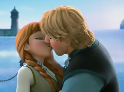 ging-ler:nickimoorreforever:4/9: A scene that makes you smile- KRISTANNA KISS/END SCENELOOK AT HOW H