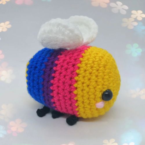 Bi Bee Pride Bee! ️‍ Thankful for this order which has allowed me to make the Bi Bee in the same yar