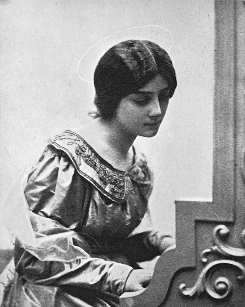 onlyoldphotography:Adolph de Meyer: Sainte Cécile, 1896