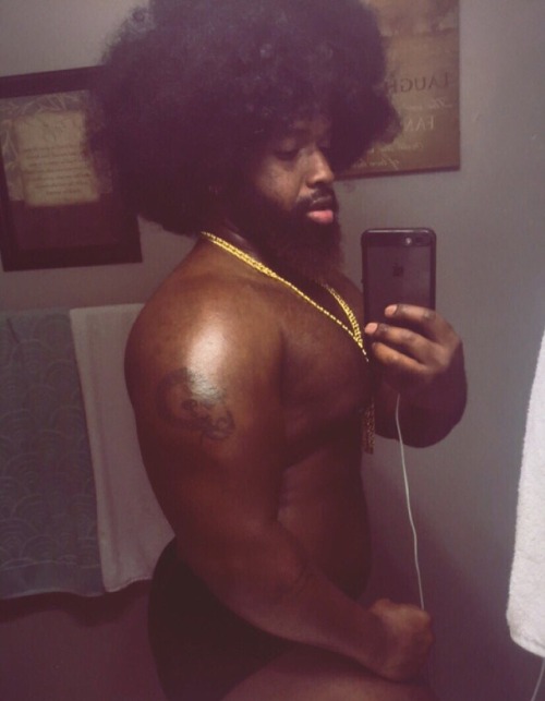 stupendoussportsroadgarden: thiksoul69: dabesticanbe: Afro ✊ #thiksoul69  Sexy dude