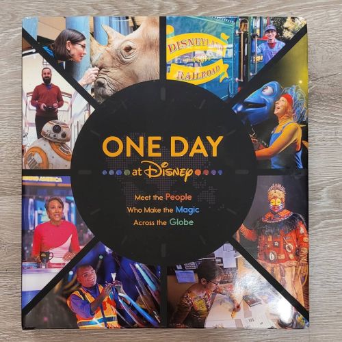 This really cool #Disney book just came in used in best perfect condition. If you’re looking for the perfect Mother’s Day gift for a Disney fanatic, check this out! It’s priced at $20, and used book hardcover credit will apply.
#bookstagram #KatyTX...