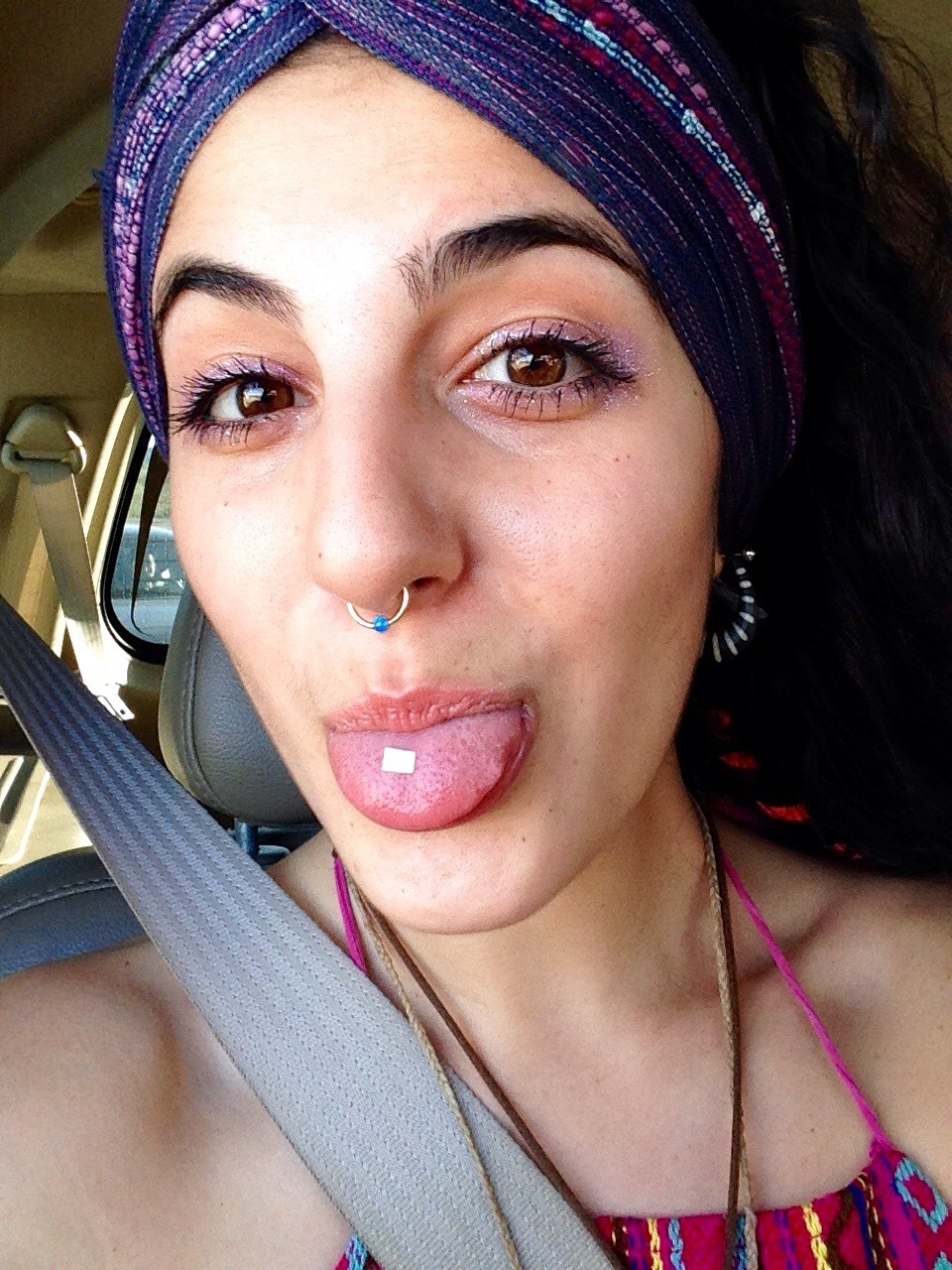 embrace-your-earth:  See ya later 👽✌️