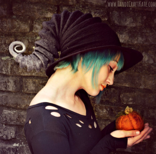 culturenlifestyle:Crimped and Colorful Felt Witch Hats By HandiCraft KateHandicraft Kate caters to w