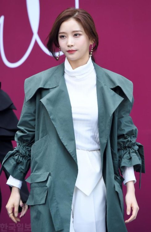 [171019] Yooyoung @ 2018 S/S HERA Seoul Fashion Week - LIE Collection