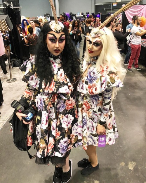 It’s @dragcoven !!!#drag #dragcon #photographers #dragqueens (at Javits Center)www.instagram