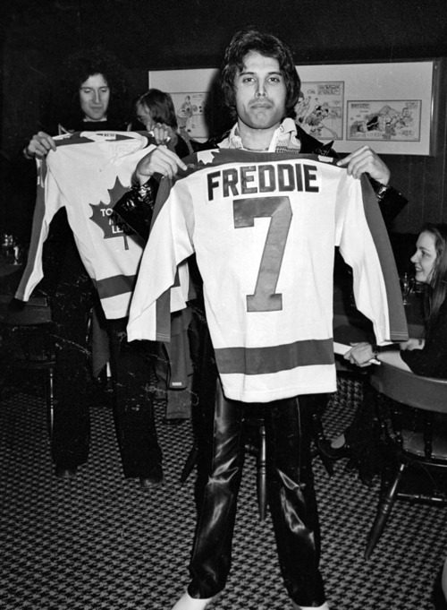 Freddie Mercury with a Leafs jersey!