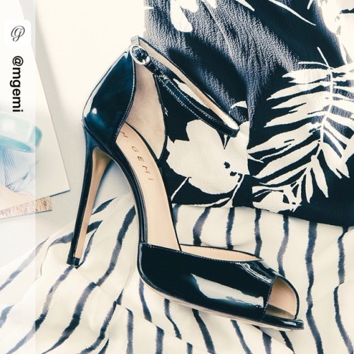 Black sandals repost from @mgemi #mgemipeek #lovemgemi #highheels #sandali