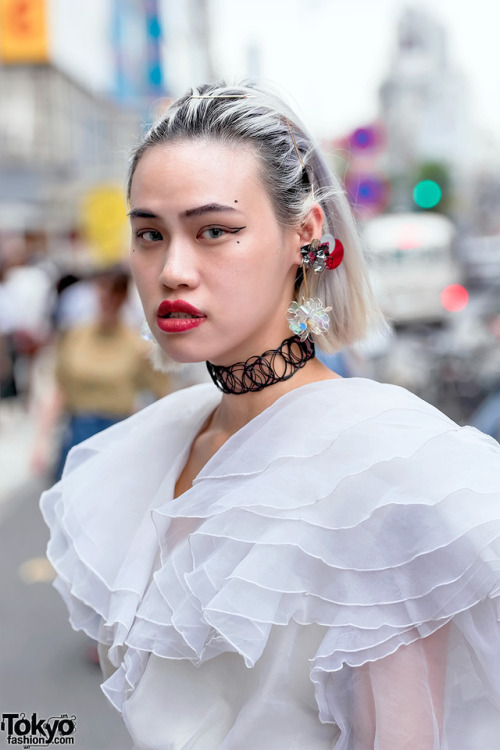 tokyo-fashion: Tokyo-based Taiwanese designer Tsumire with her daughter Baby Ivy on the street in Ha