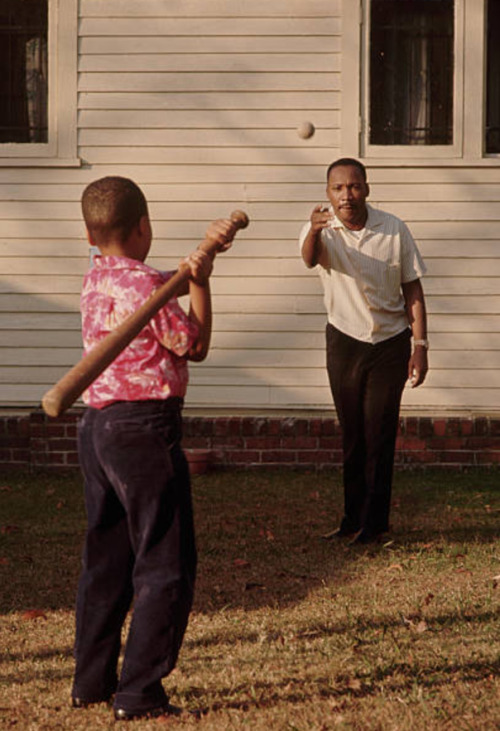 twixnmix:   Martin Luther King Jr. teaches his son Marty how to hold a baseball bat in their backyard on November 8, 1964.   (Photos by Flip Schulke)    