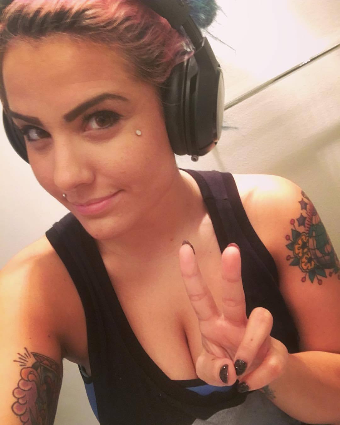 Thezombiunicorn Hot