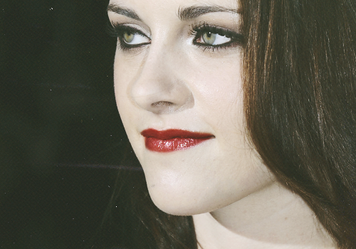 londonsoulv:  1redsoc:  loved that dress…  JS because I need to reblog this again