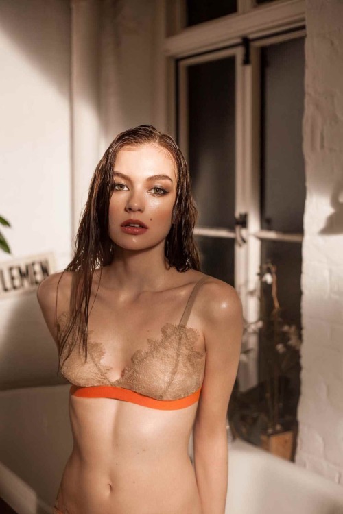 celebtrek:  Ezter Boldov