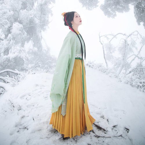 hanfugallery: chinese hanfu by 瞳莞汉服