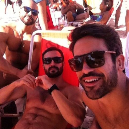 furrypty:  http://furrypty.tumblr.com/ – a blog to indulge your senses with the beauty of male shapes.