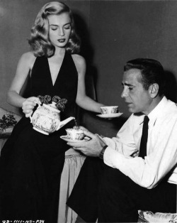  Lizabeth Scott and Humphrey Bogart. 