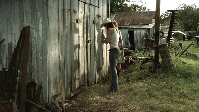 Jessica Biel in The Texas Chainsaw Massacre (2003).