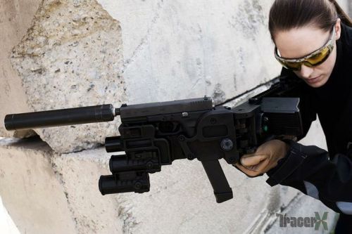 girlandguns:  Girl With Gun  follow me at : http://girlandguns.tumblr.com/  Oh, WOW!!! -fms