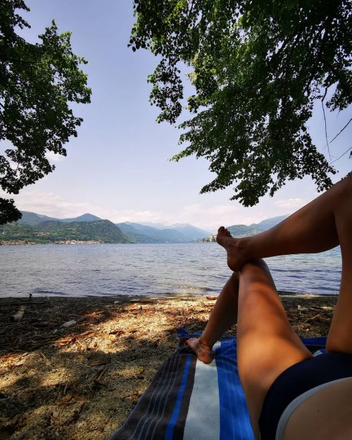 This is heaven! ❤️ #Italia #spiaggiaprarolo #beach #hippiefeet #feet #relaxing https://www.instagram