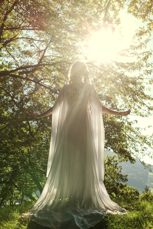 seamstress-of-gondolin: I’m so in love with the light in this picture! *___* Thank you to the 