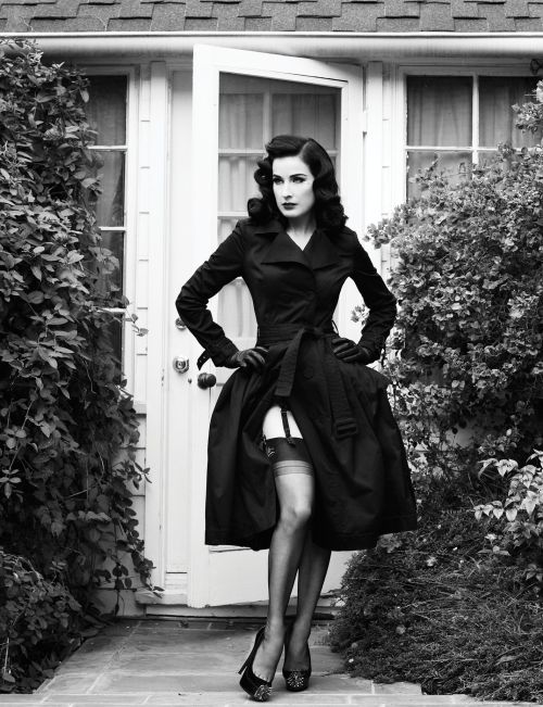 Dita Von Teese Follow http://celebrity-legs-and-heels.tumblr.com/ for more! (via a143ff50060485dbe61