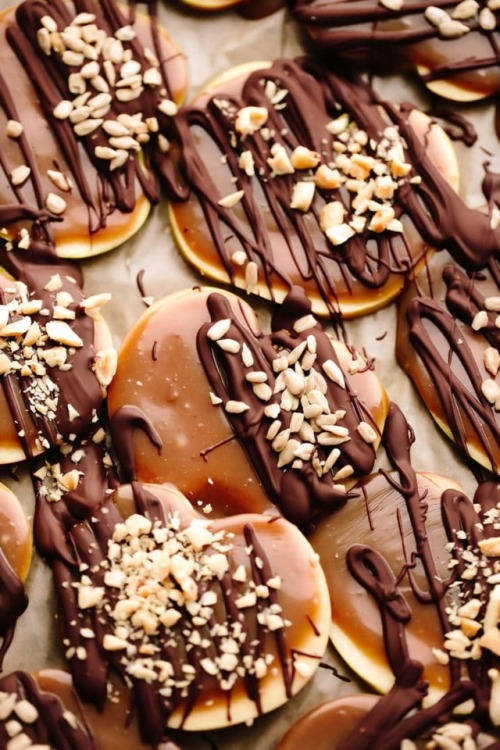 foodffs: Vegan Chocolaty Caramel Apple Slices Really nice recipes. Every hour. Show me what you cook