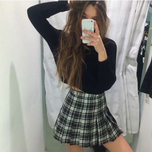 carliepaige98: Straight Hair Dont Care! Reblog and get me more followers for something special in yo