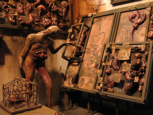 sixpenceee:  MARK POWELL’S HELLISH DIORAMAS  As a horror artist, Powell’s pieces are some truly disturbing work. He describes them as “miniature environments where imaginary beings evolve, devolve, consume, excrete, multiply and decay”  It