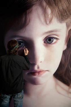 criwes:  Gottfried Helnwein finishing his painting Head of a Child 18 (Mollie).