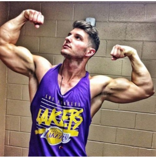 thisismensfitness:  ro88r:  Leone Oreste 😍  Inspiration: lean fitness