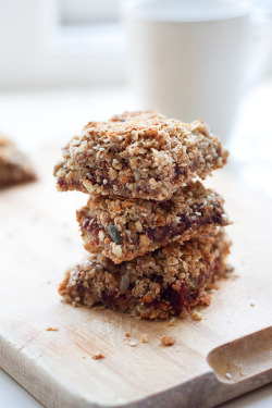 fullcravings:  Healthy Fig Oat Crumble Bars