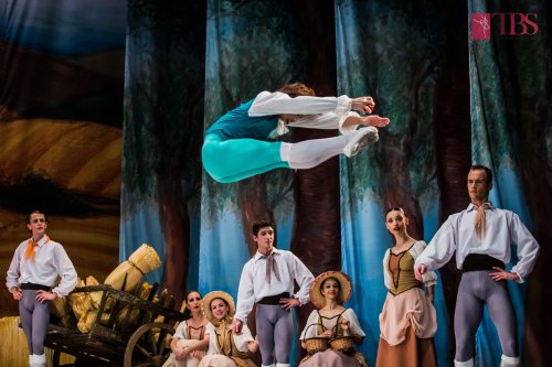 lovelyballetandmore:Teatrul De Balet Sibiu, Romania