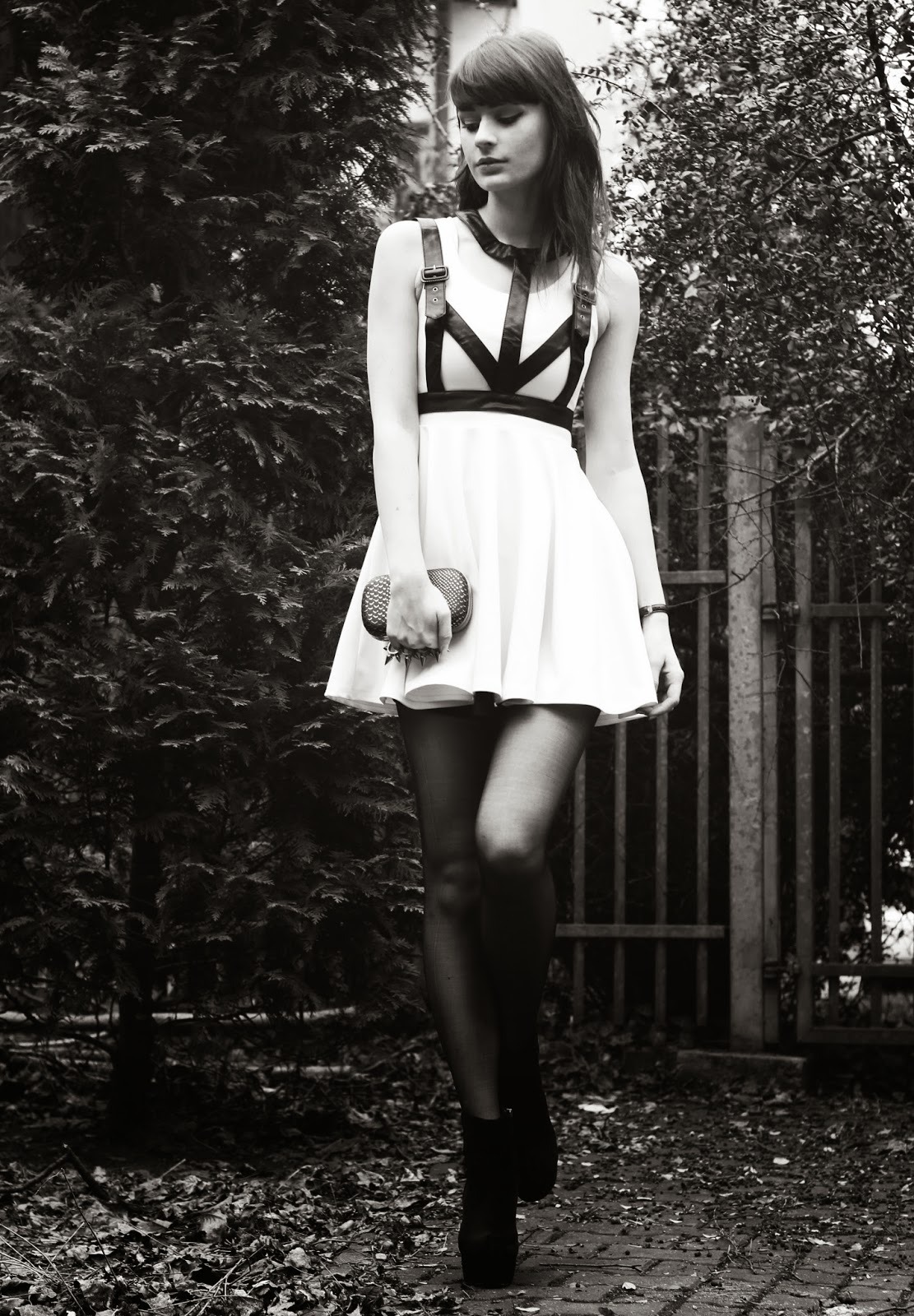strumpfmode:  (via † Mademoiselle Kate †: White dress with leather top.) 