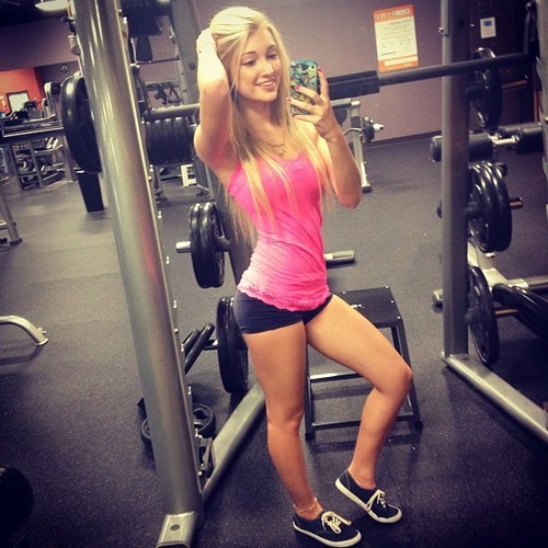 shortshortss:  Sexy Anna Faith in tight short shorts 