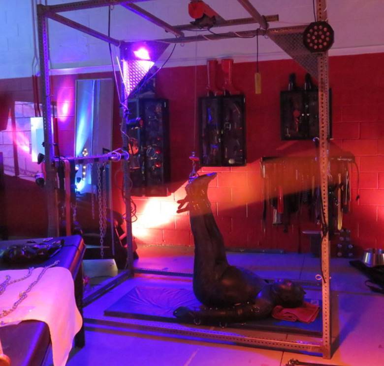 bondageforthebigman: maturemenintrouble: After being drugged and kidnapped, this