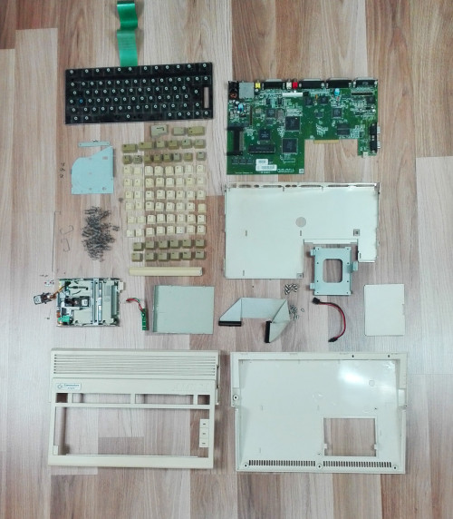mingos-commodorepage:  Amiga 600 Repair… 