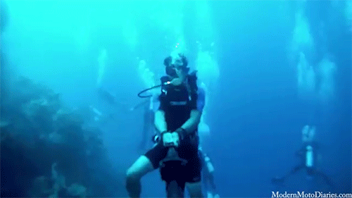 huffpostworld:  This guy got to make the most epic around-the-world selfie video,