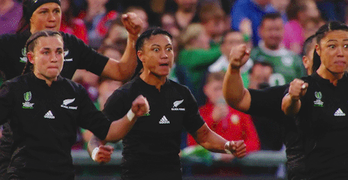 barfy: starwarsolo: New Zealand’s Black Ferns perform their pre-game haka during the WRWC 2017 final
