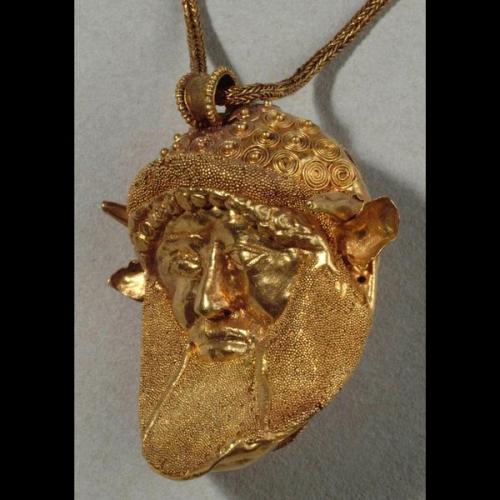 records-of-fortune: Etruscan gold pendant depicting the head of the river god Achelous. (c.480 BC) C