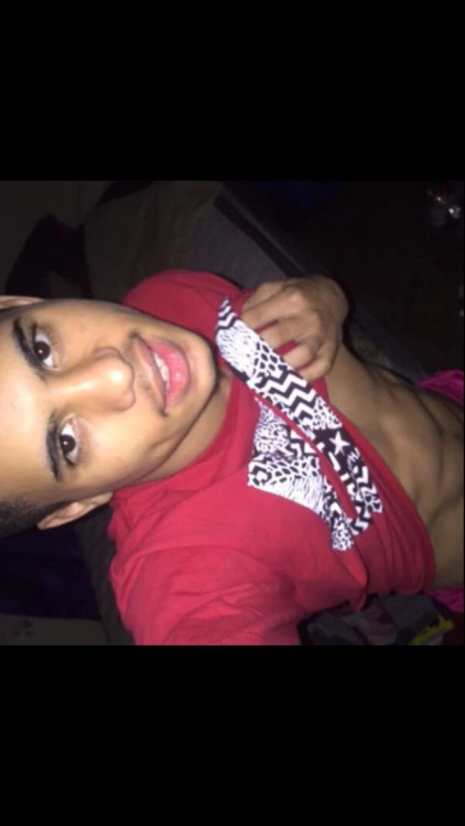 scallychavlads:  New year, light skinned videos and lots of pics of him 😍😍