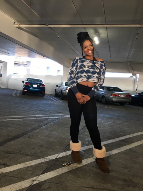 imablackmoon:Mall parking lots have great lighting