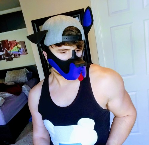 byzanpup:  tonysmiththefag:  byzanpup:  Need some better progress on my arms xP oh well. Next week will be better, ahroof! :)    Slobber Bone tank from eroslocker.com  He is goals