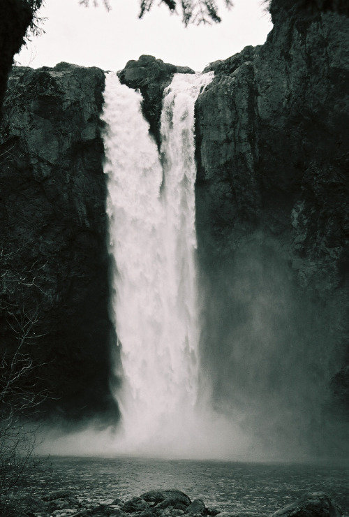 4nimalparty:Snoqualmie Falls (by ksurfiws)